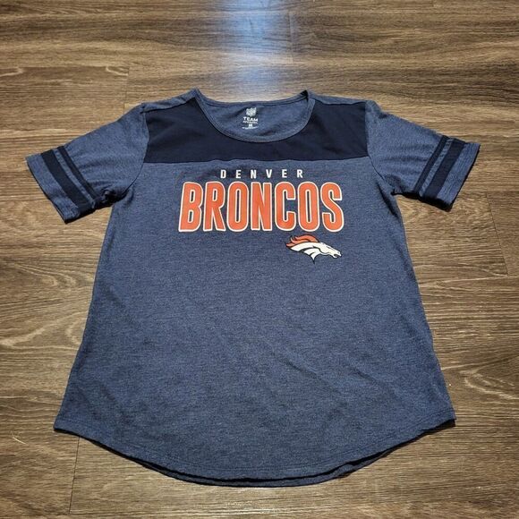NFL Team Apparel Denver Broncos Jersey Tee Shirt Curved Hem Women's Medium - Picture 1 of 6